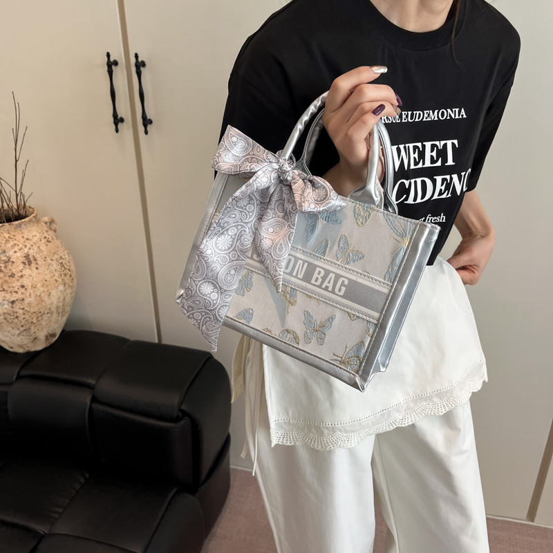 Bolso de moda de tendencia de letras de gran capacidad de cercanías 2025 nuevo estilo casual estilo occidental todo-fósforo bolso especial