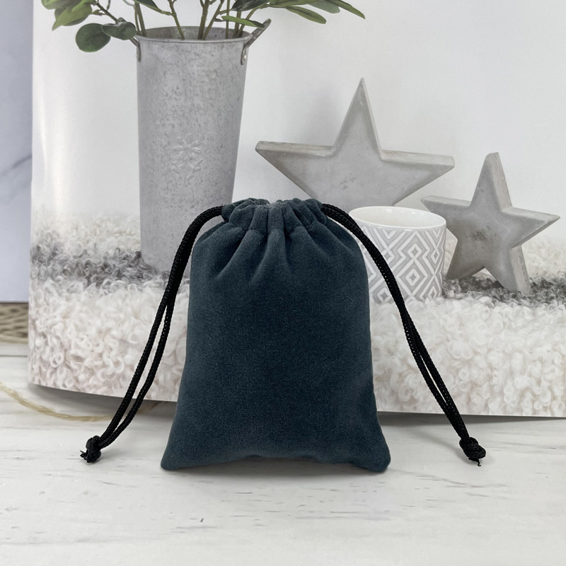 Bolsa de franela de joyería al por mayor venta directa de fábrica de cosméticos auriculares banco de energía a prueba de polvo almacenamiento bolsillo de cordón de joyería