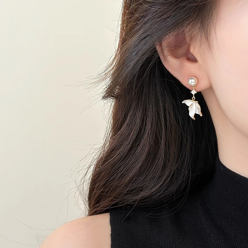 女性用の軽くて豪華でハイエンドの輝くダイヤモンドパールフィッシュテールイヤリング、中世スタイル、西洋スタイル、豪華なイヤリング、パーソナライズされた多用途イヤリング|undefined