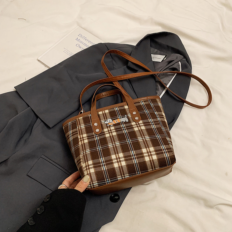 Bolsas de lona populares de este año, bolsas de lona de gran capacidad para mujeres, 2024 nuevo otoño y invierno bolsas de celosía, bolsas de cubo de mano