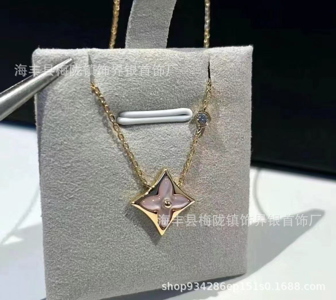 Donkey Familyの新作高級版四つ葉のクローバー五花ブレスレット、女性用18金メッキ、オールドフラワーパウダーシェルネックレス、アマゾナイトイヤリング