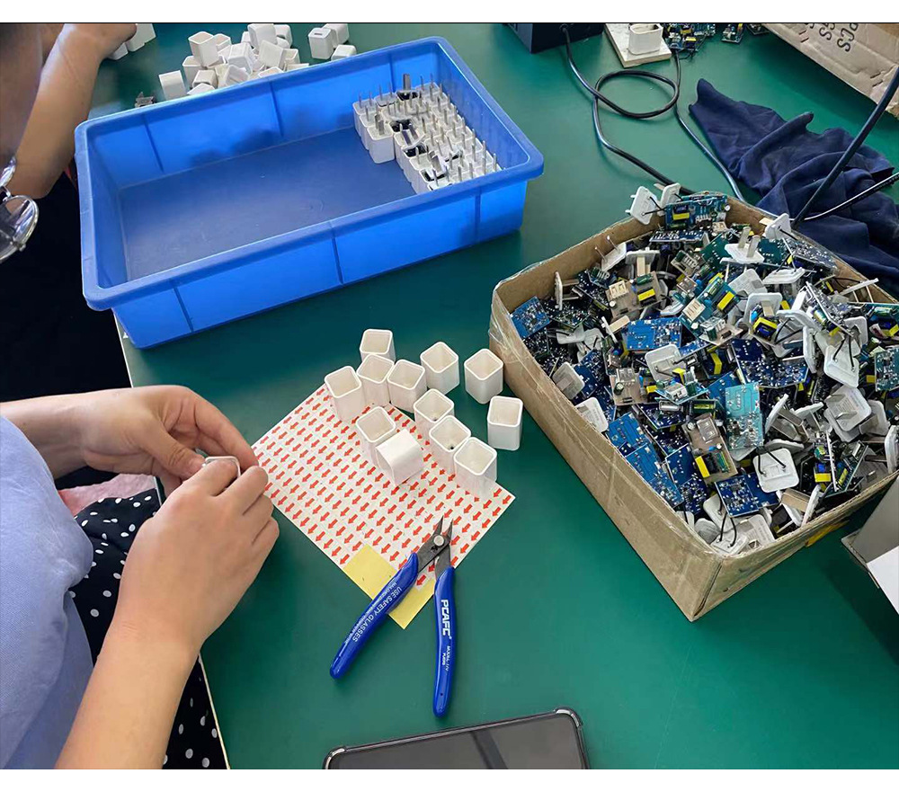 手机充电器组装