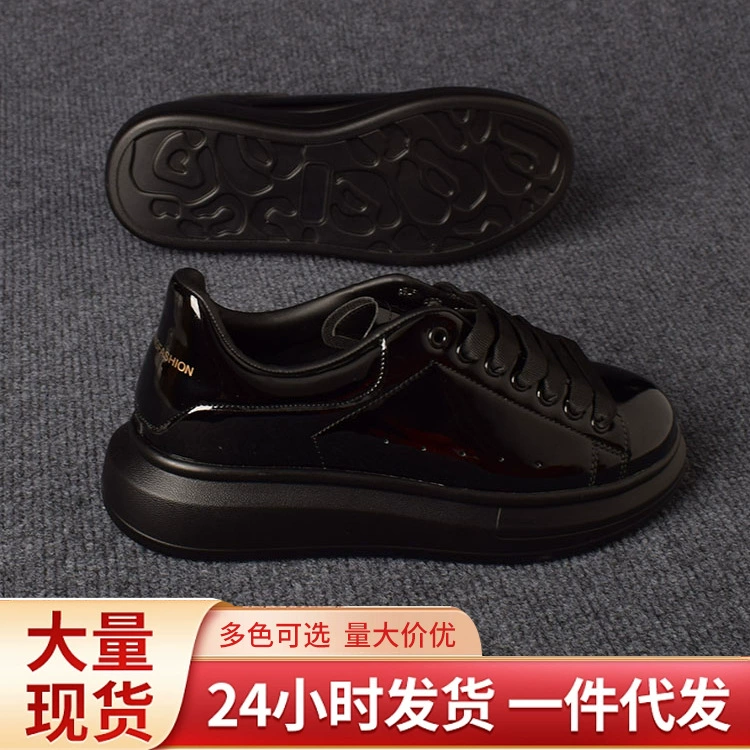 Лакированная кожа для пары Белые туфли, глянцевые модные Универсальные кроссовки с толстой подошвой, увеличенные кроссовки, мужские и женские туфли для досок, оптовая продажа с фабрики