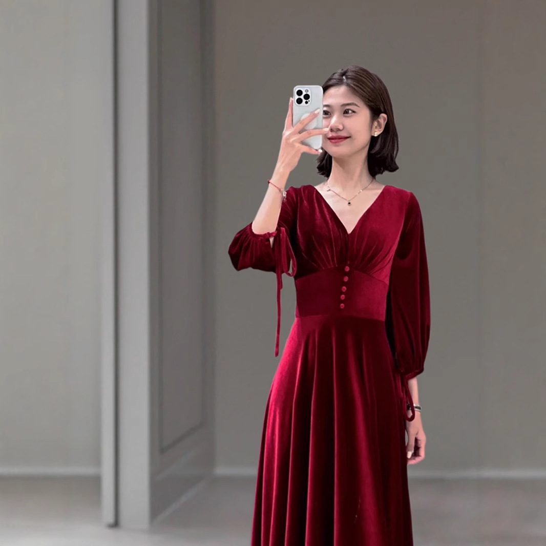 Vino de banquete de alto nivel rojo vestido de cuello en v vestido de brindis de novia de manga larga grande vestido de adelgazamiento diario