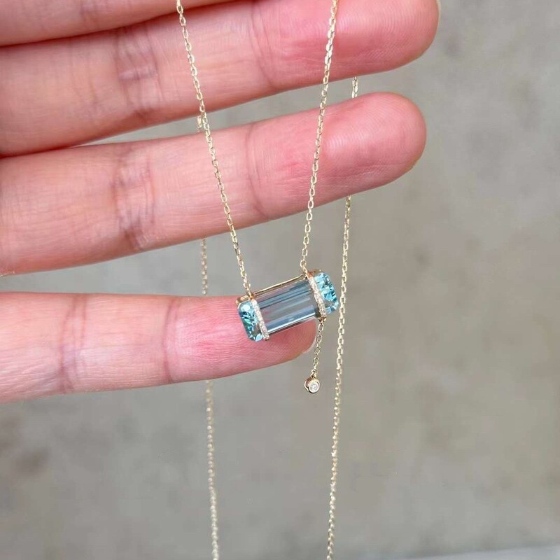Simple and Heart-Warming Blue Sugar Cube Diamond Pendant, Light Luxury, Gentle, Unique, Fresh, Versatile, Exquisite Clavicle Chain, Women's Accessory