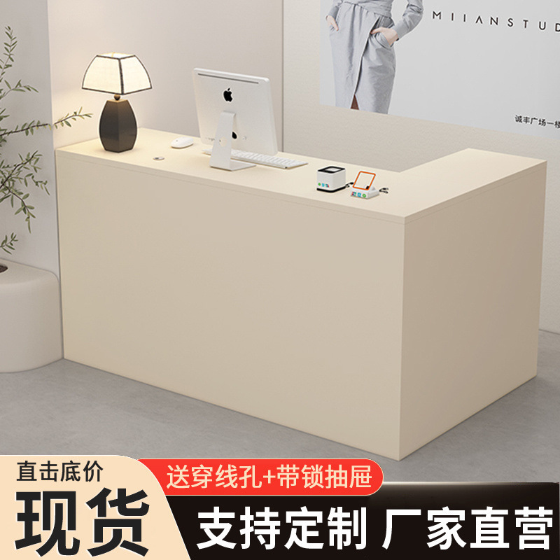 レジ 小さな衣料品店 ショップ シンプルなバーテーブル 婦人服 美容室 フロントカウンター モダンな受付|undefined