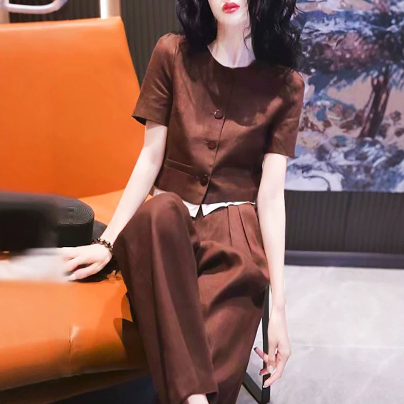 Summer Coffee-Colored Short-Sleeved Wide-Leg Pants Two-Piece Set, Spring and Summer Style Work Clothing Outfit for Small People, Slimming Sports Suit for Women