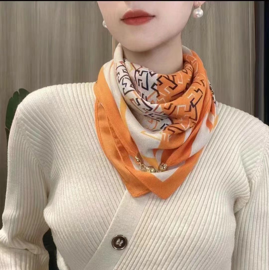 주황색 글자