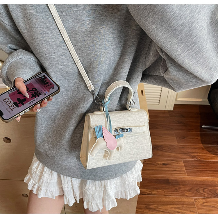The Korean version of the hand-held small square bag for women in 2025, a new single-shoulder bag with a niche design, simple and versatile, trendy crossbody Kelly bag undefined