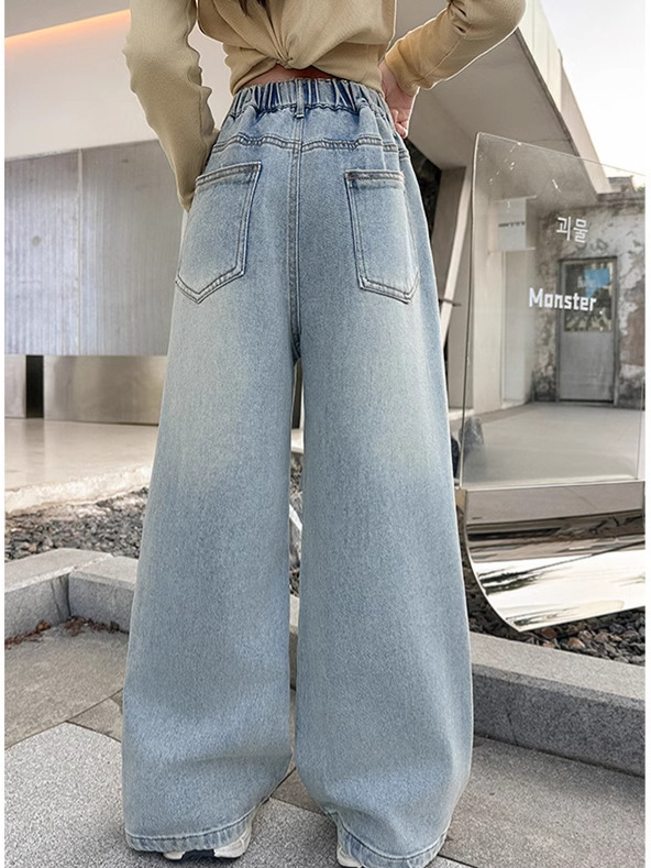 女の子の大きい子供のジーパンの春秋は2025新型の韓国版の洋風のカジュアルな広い足のズボンの女の子の春の金のゆったりしているズボンを詰めます。