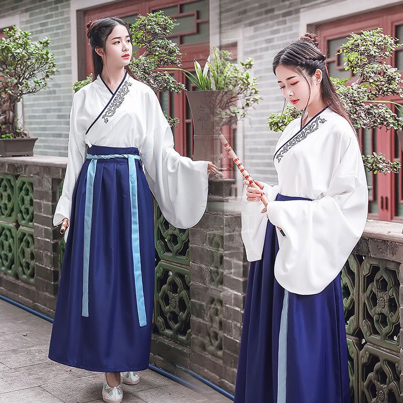 큰 소매, 위쪽은 흰색, 아래쪽은 파란색 여성 스타일