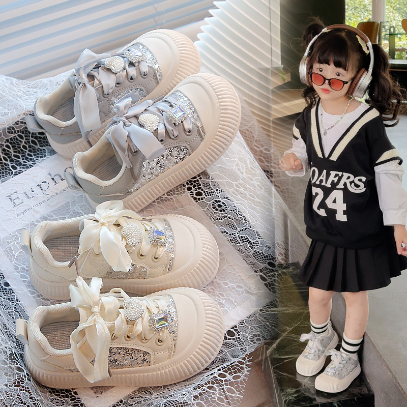 In early autumn 2024, soft soled anti slip women's baby casual with fashionable sequins and heart-shaped decorations are_voghion.com