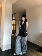 緑の肩の袖の薄いタイプのゆったりしたtシャツの上着の垂れ下がった感じの傘のスカートの半身のスカートの女性の2025夏の新型のスーツの潮