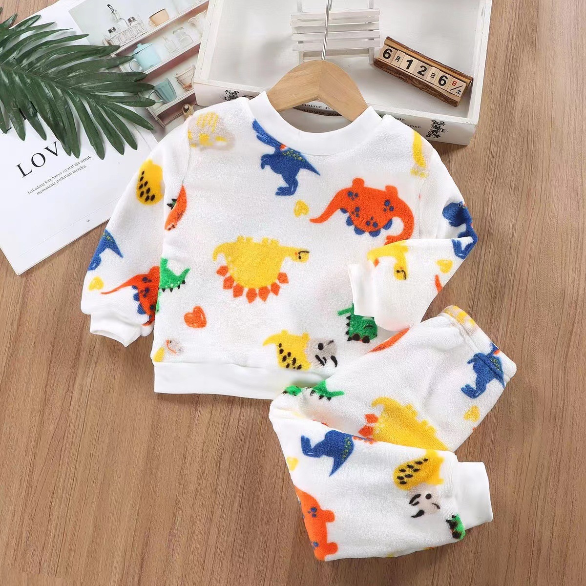 Pijamas de franela Otoño e Invierno niños medianos y grandes bebé dividido forrado de vellón engrosado de invierno para niños ropa de hogar de vellón de coral para niños