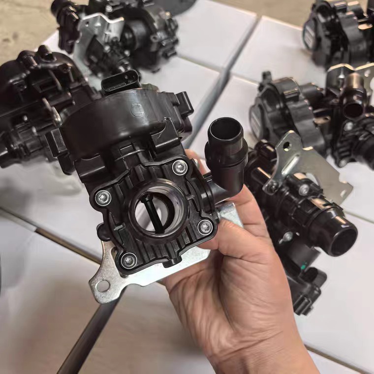 68312761AD 50556087 is suitable for Alfa Romeo Giulia Stelvio 2.0 thermostat