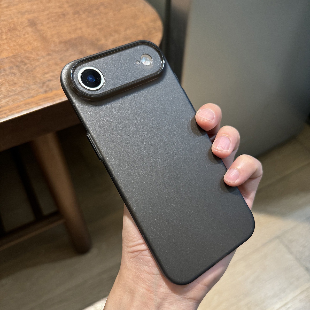 Light and thin, black