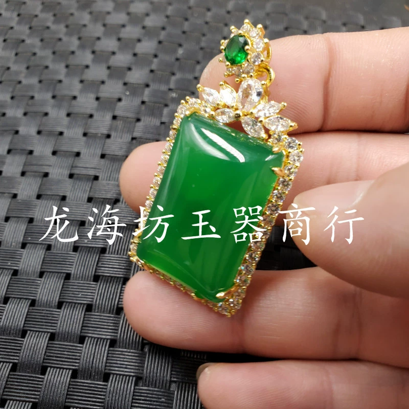 Green pendant jade, ice imitation
