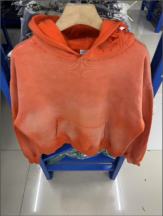 Sweatshirt com capuz unisex letras estampado estilo desgastado_voghion.com