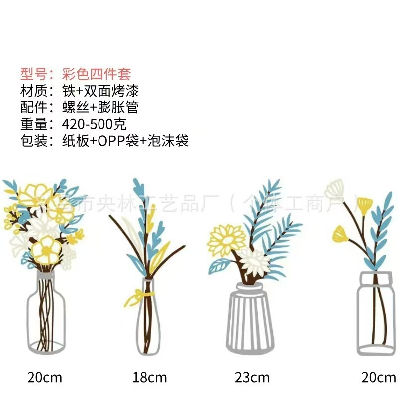 国境を越えた庭園の花、バラ、四つ葉の草、金属製の鉄工品の壁飾り、吊り下げ飾り、庭の地面に飾る置物|undefined