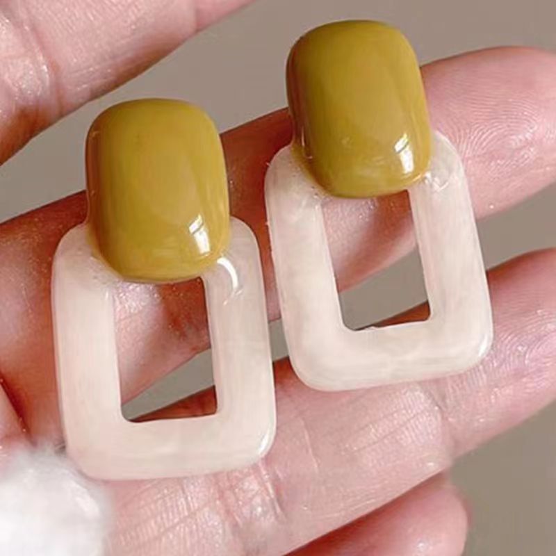 Earrings, L75