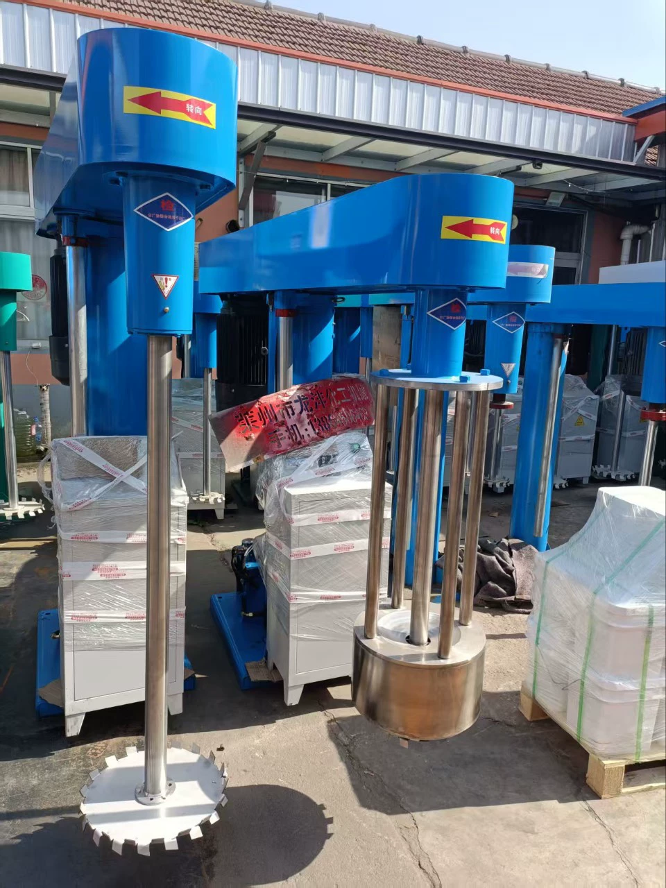 Поставка химического лабораторного оборудования, диспергирующих машин для красок и покрытий, подъемных диспергирующих машин, корзинных пескоструйных машин.