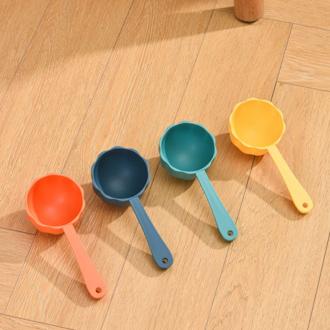 Ложка корма для кошек и собак