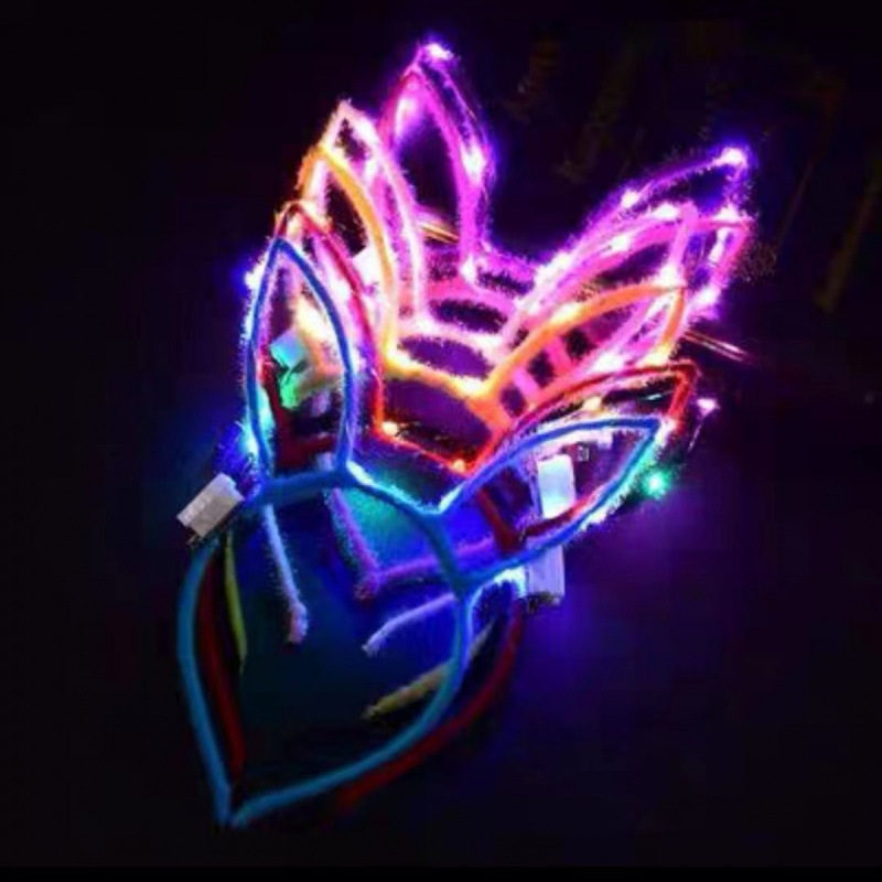 Orejas de conejo coloridas de jengibre