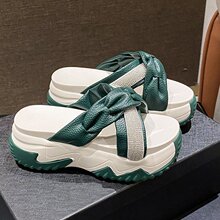 �ɸ�����ЬŮ�ļ��⴩2025���¿��n�����߰ٴ����eһ��ɳ������