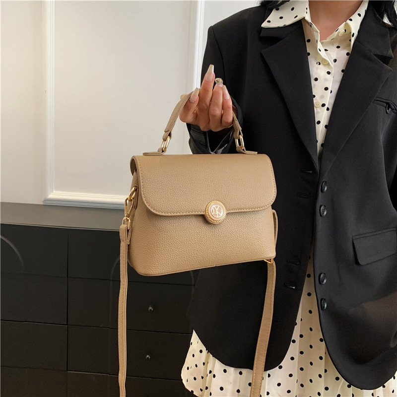 Bolso mujer 2024 nueva textura de moda color sólido bolso de hombro simple estilo occidental color caramelo bolso de mensajero de viaje de viaje