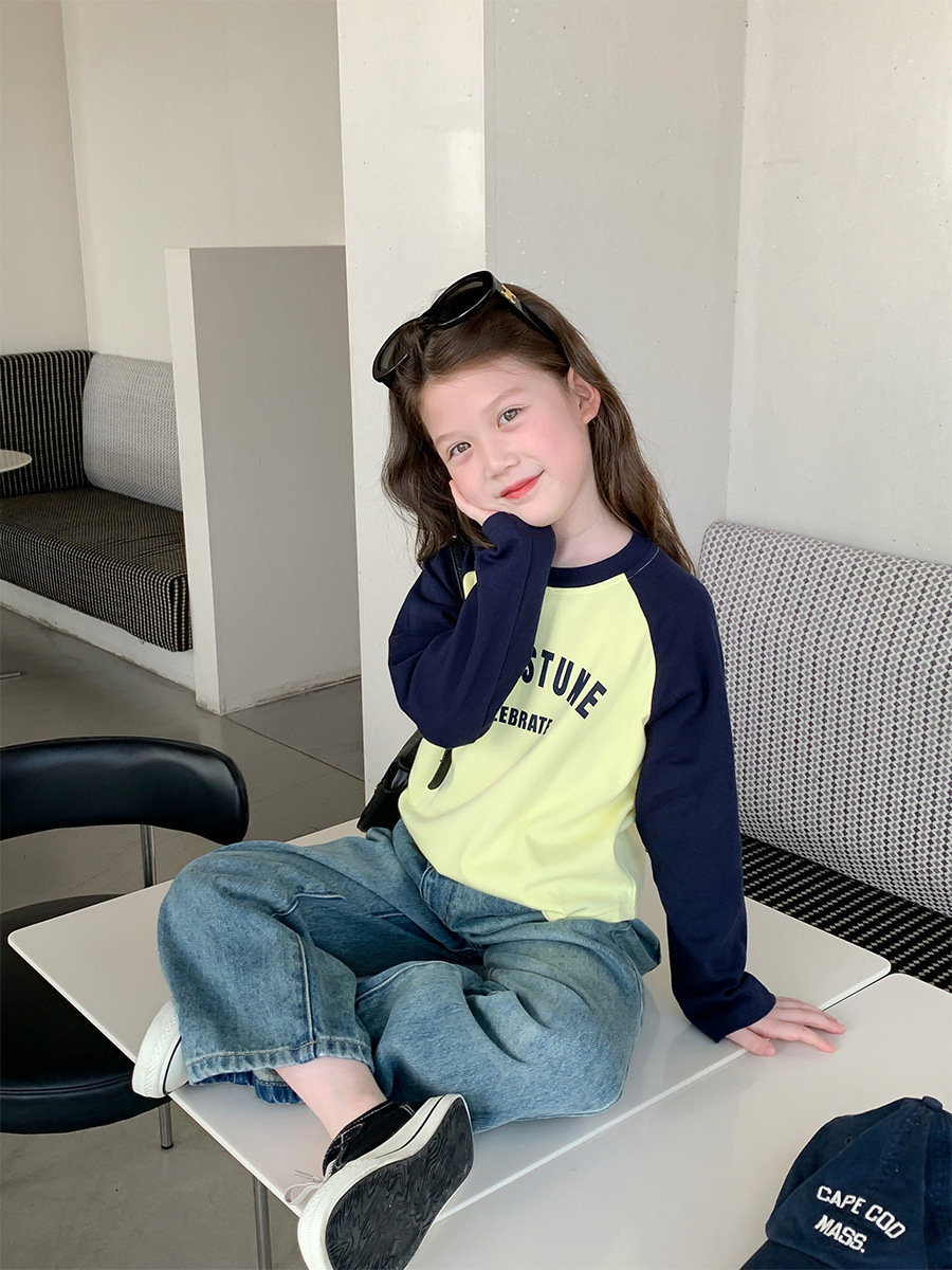 Camiseta de manga larga para niñas, estilo nuevo 2025, camiseta raglán de manga larga para bebés con estampado de letras