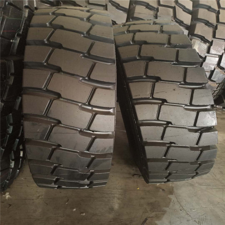 矿山宽体自卸卡车轮胎13.00 1300 14.00 1400 16.00R24-R25 块花