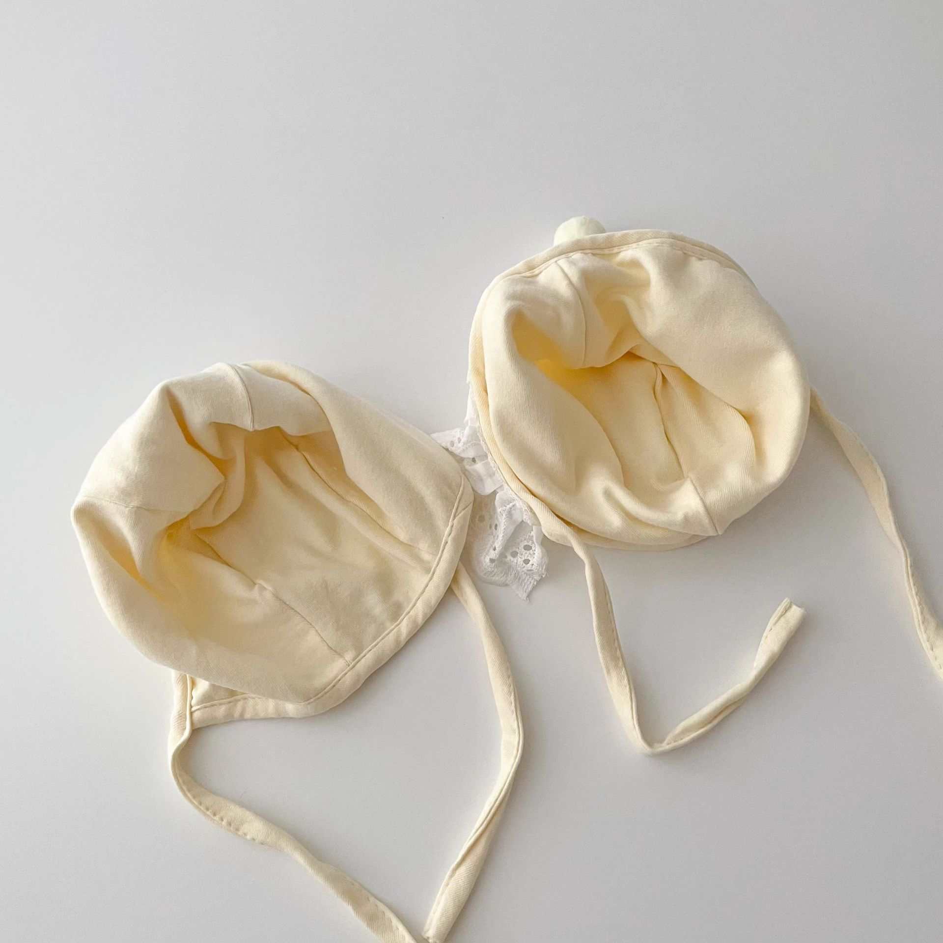 Babyhue til efterår og vinter med bomuldskant og øreklapper_voghion.com