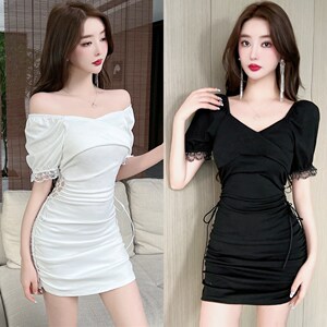 Tight fitting buttocks bottomed short sleeved dress
