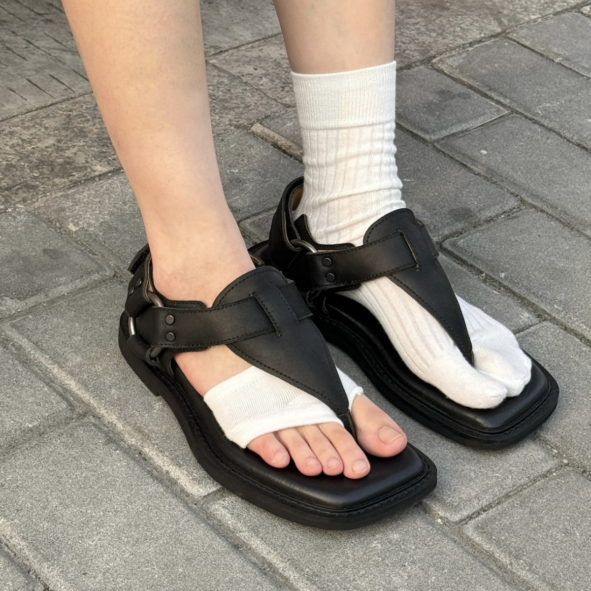 Retro Roman Clip Toe Flip Flops Shoes Women 2025 Summer New Punk Outer Wear Beach Sandals