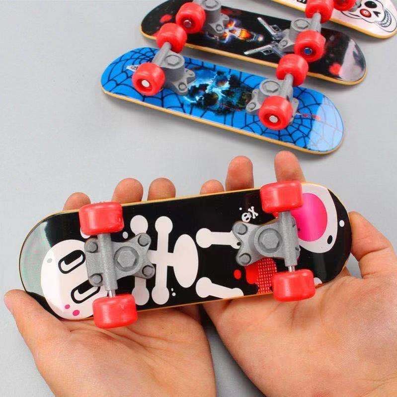 Creative finger skateboard mini desktop game small gift toy large decompression fingertip Sports small rocker wholesale Creative finger skateboard mini desktop game small gift toy large decompression fingertip Sports small rocker wholesale