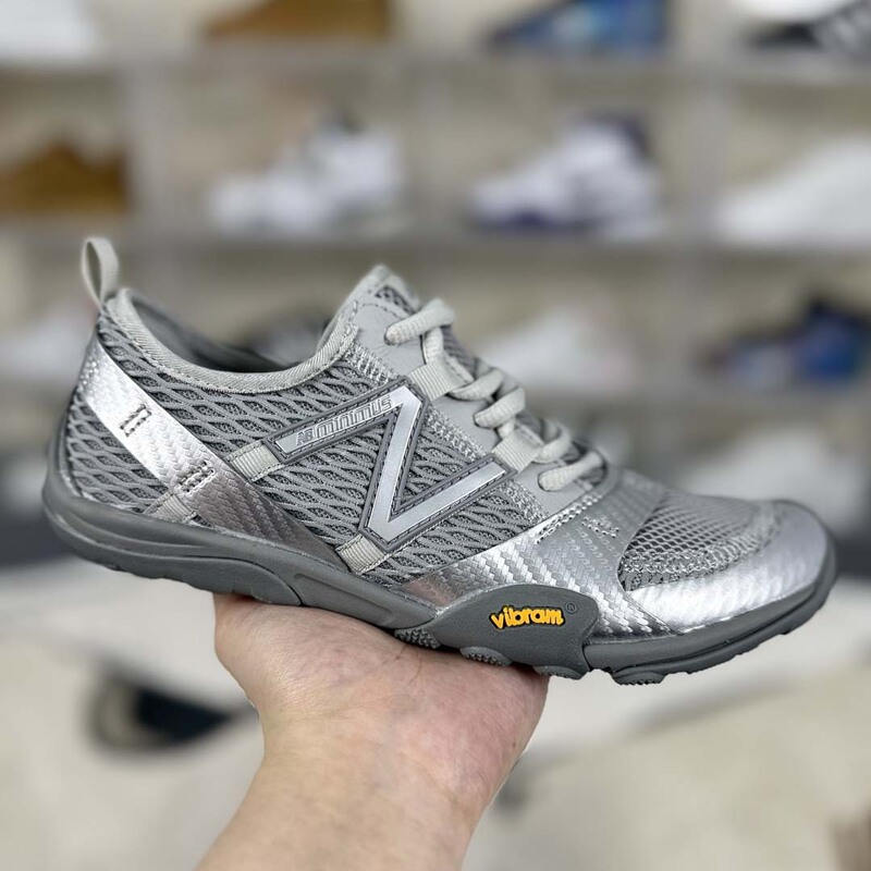 純正オリジナル NB MT10O レトロランニングシューズ三宅一生グレーブルーメッシュ通気性クロスカントリーランニングシューズ快適なウェーディングシューズ|undefined