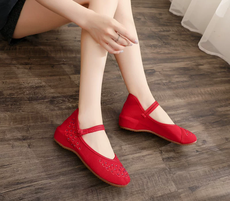 Red wedding shoes, high footwear, Hanfu for bride, 2023 collection, Chinese style