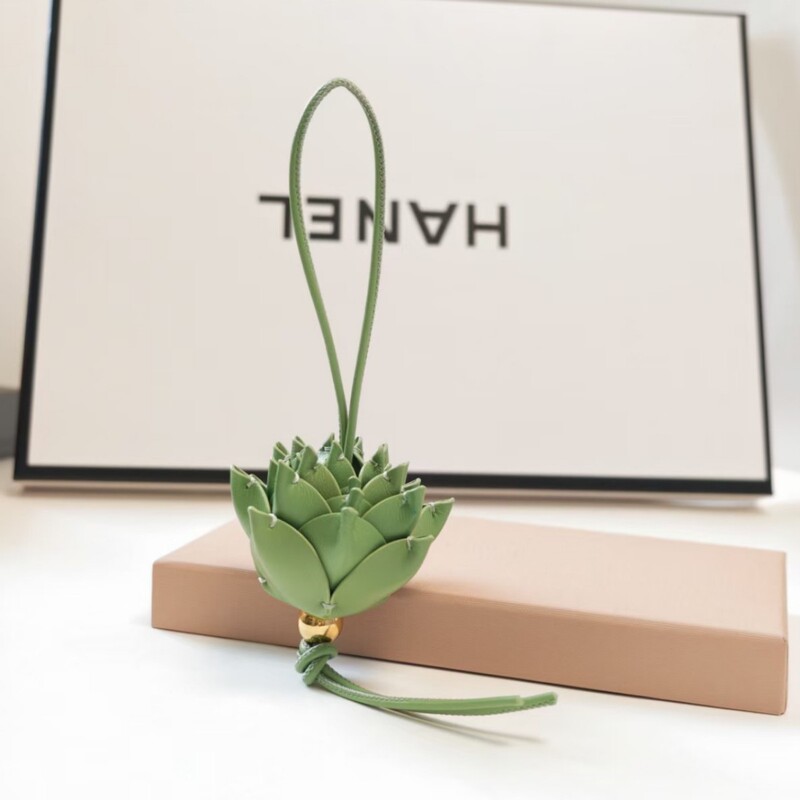 High-quality handmade cowhide artichoke bag pendant compatible with Loewe bags, genuine leather car pendant, niche product High-quality handmade cowhide artichoke bag pendant compatible with Loewe bags, genuine leather car pendant, niche product