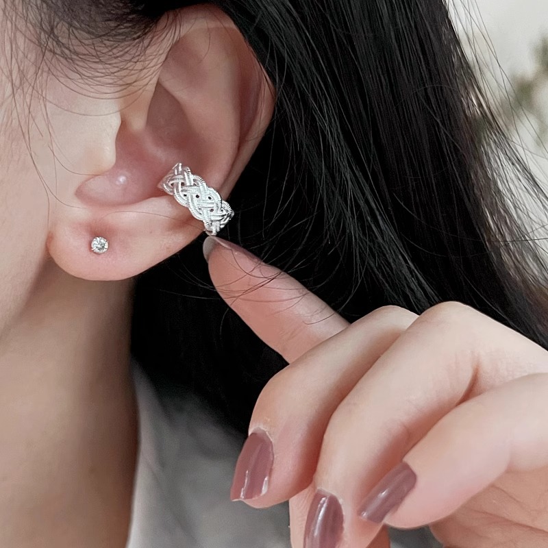 2025 versión coreana del clip de oreja de moda twist tejido de diseño de nicho estilo coreano joyería de oreja multicapa retro simple