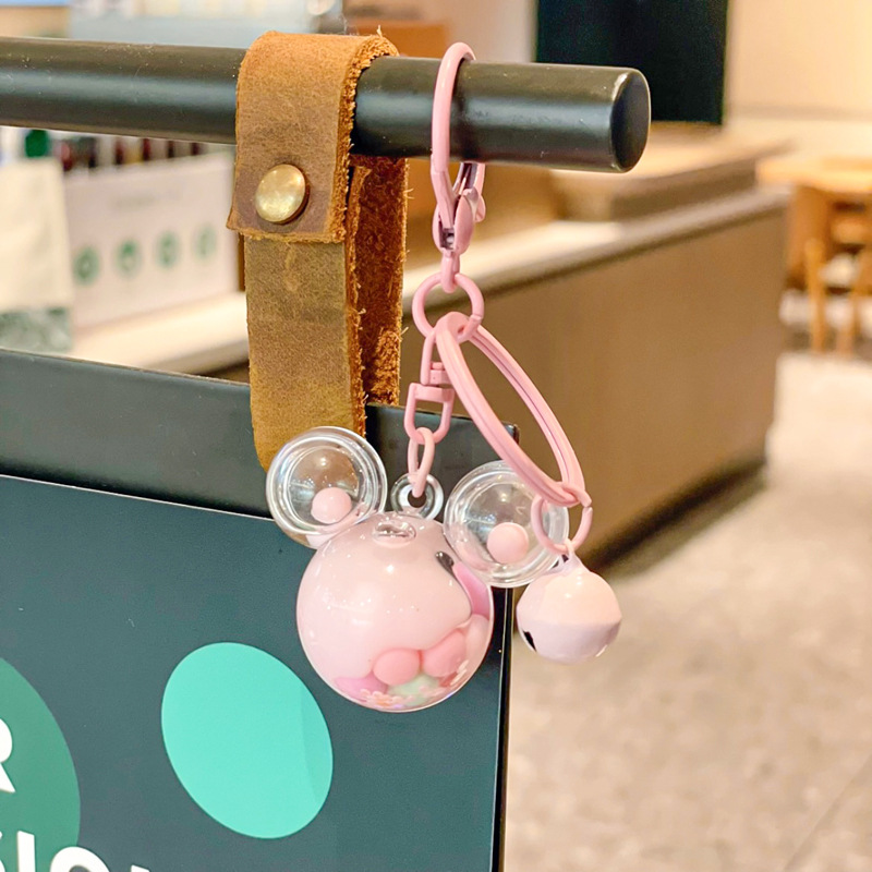 Caricatura en aceite líquido arena flotante botella mochila llavero delicado colgante accesorios accesorios máquina de muñecas pequeños regalos al por mayor