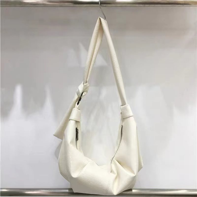 Quality brand capacious retro one-shoulder bag for leisure
