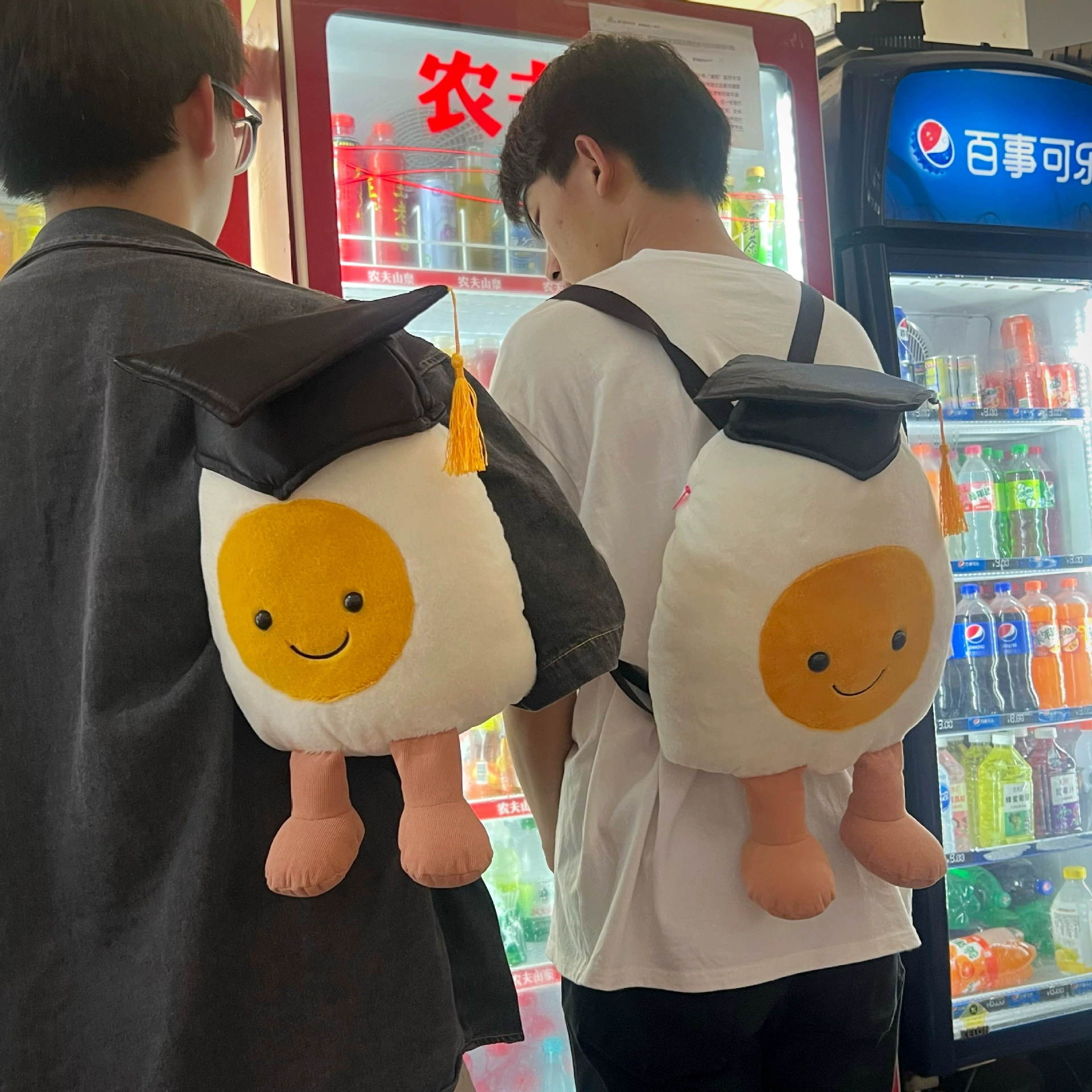 Новый кросс-бордерный рюкзак-кукла, плюшевый подарок в виде вареного яйца для друзей и одноклассников, кукла в форме яйца с шапочкой доктора, школьный рюкзак