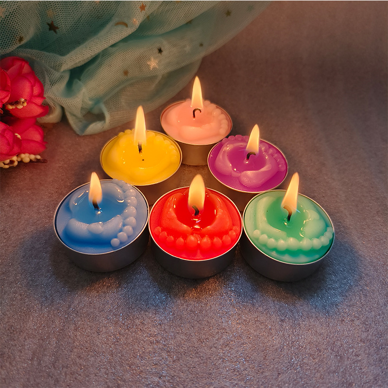 Fábrica en stock suministro redondo pequeña vela color aromaterapia pequeños pies vela atmósfera cumpleaños que deseen vela