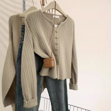 秋冬v领正肩针织衫女宽松显瘦设计感别致内搭针织打底衫百搭毛衣