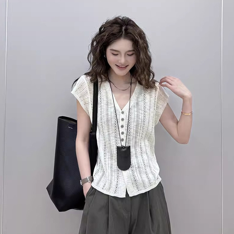 Tweed Style V-Neck Ice Silk Knitted Short-Sleeved Women's 2025 New Summer Loose Thin Cut Out Outer Blouse Top