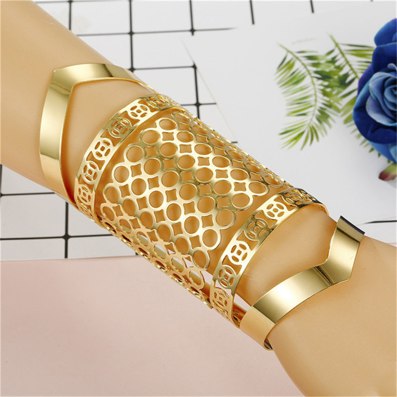 Fashion Metal Hollow Bracelet display picture 3