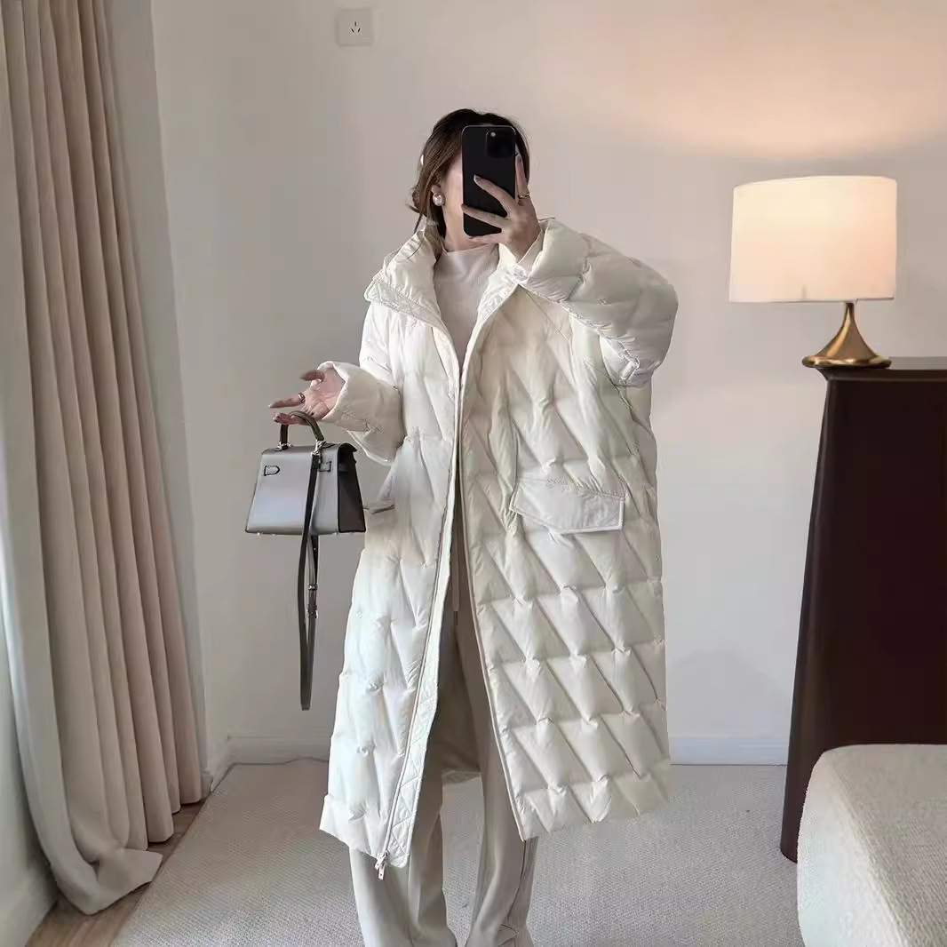 90 White Duck Down Lightweight Down Jacket Women's Middle and Long 2024 Winter New Hooded High-end Elegant Cocoon-shaped Jacket