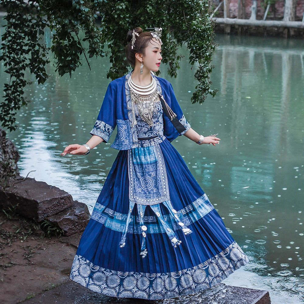 侗族服装女广西56个少数民族服饰贵州苗族演出服贵州服瑶族衣服新