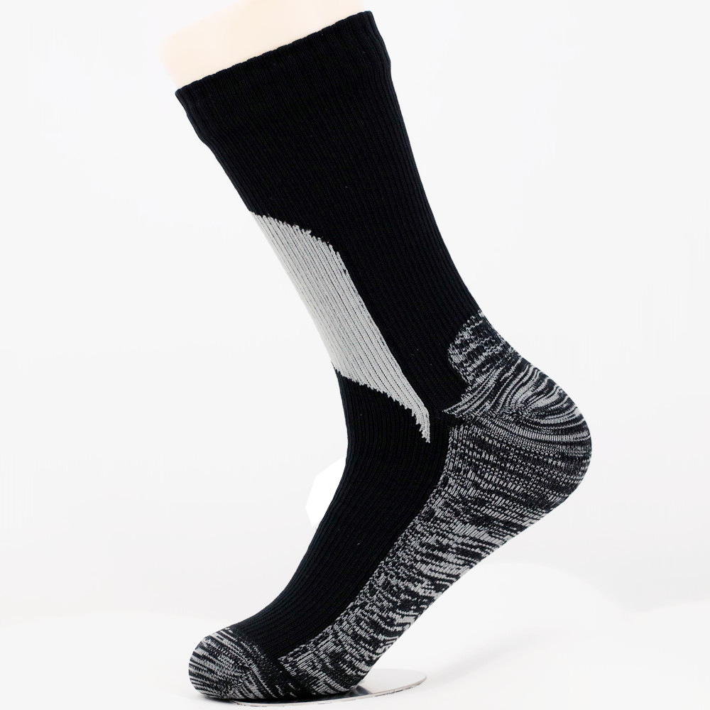 Unisex/Men and women can sport solid color socks