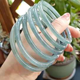 天然翡翠细糯糯冰种水冰透起胶危料冰蓝水细手镯(图片仅供参考)